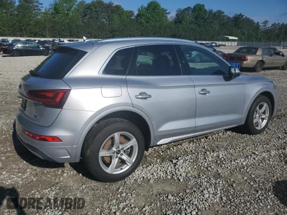 ✅ 2023 Audi Q5 Premium • VIN: WA1ABAFY2P2048917 • Lot: 56557675. Wystawiony na Copart z przebiegiem 59 113 mil. Bezpłatny archiwum sprzedaży aukcyjnych z USA i szczegółowy raport historii pojazdu na DreamBid. Zdjęcie 3.