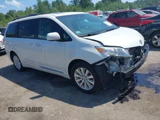 ✅ 2012 Toyota Sienna XLE • VIN: 5TDDK3DC5CS037659 • Lot: 42541352. Wystawiony na IAAI z przebiegiem 128 378 mil. Bezpłatny archiwum sprzedaży aukcyjnych z USA i szczegółowy raport historii pojazdu na DreamBid. Zdjęcie 1.