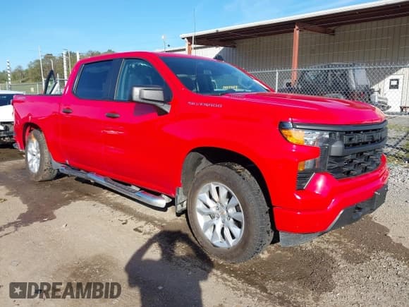 ✅ 2025 Chevrolet Silverado 1500 Custom • VIN: 1GCPKBEK3SZ180524 • Lot: 43362895. Wystawiony na IAAI z przebiegiem 8 816 mil. Bezpłatny archiwum sprzedaży aukcyjnych z USA i szczegółowy raport historii pojazdu na DreamBid. Zdjęcie 1.