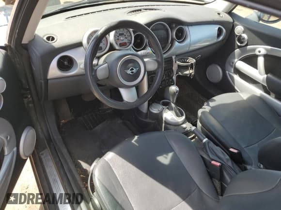 ✅ 2006 MINI Hardtop • VIN: WMWRC33546TK15957 • Lot: 54660995. Listed on Copart with 100,893 mi. Free auction sales archive from the USA and detailed vehicle history report at DreamBid. Image 8.