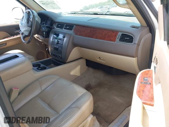 ✅ 2009 GMC Yukon SLT 4SB • VIN: 1GKFC33049R158367 • Lot: 42312248. Listed on IAAI with 220,033 mi. Free auction sales archive from the USA and detailed vehicle history report at DreamBid. Image 5.