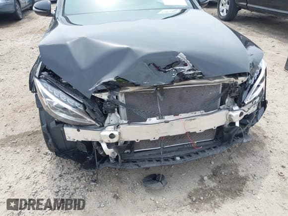 ✅ 2018 Mercedes-Benz C 43 AMG • VIN: 55SWF6EB3JU255362 • Lot: 42076481. Wystawiony na IAAI z przebiegiem 115 203 mil. Bezpłatny archiwum sprzedaży aukcyjnych z USA i szczegółowy raport historii pojazdu na DreamBid. Zdjęcie 6.