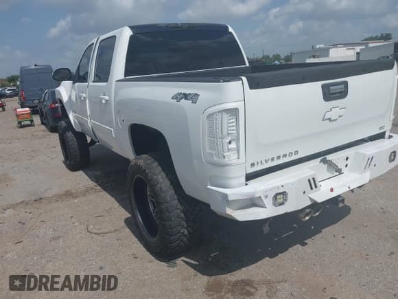 ✅ 2013 Chevrolet Silverado 1500 LTZ • VIN: 3GCUKTE29DG143201 • Lot: 42438667. Wystawiony na IAAI z przebiegiem 152 535 mil. Bezpłatny archiwum sprzedaży aukcyjnych z USA i szczegółowy raport historii pojazdu na DreamBid. Zdjęcie 3.