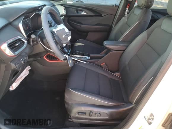 2021 Chevrolet TrailBlazer RS z VIN KL79MTSL6MB084188, wystawiony jako Copart lot #82558935 z przebiegiem 27 292 mil mil oraz Szkoda całkowita • Salvage title. Historia ofert i sprzedaży dostępna na DreamBid. Obrazek 7.