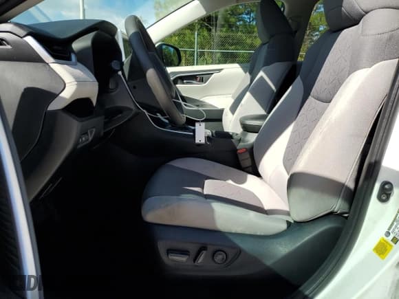 ✅ 2024 Toyota RAV4 XLE • VIN: 2T3W1RFV8RC282185 • Lot: 82541335. Listed on Copart with 36,977 mi. Free auction sales archive from the USA and detailed vehicle history report at DreamBid. Image 7.