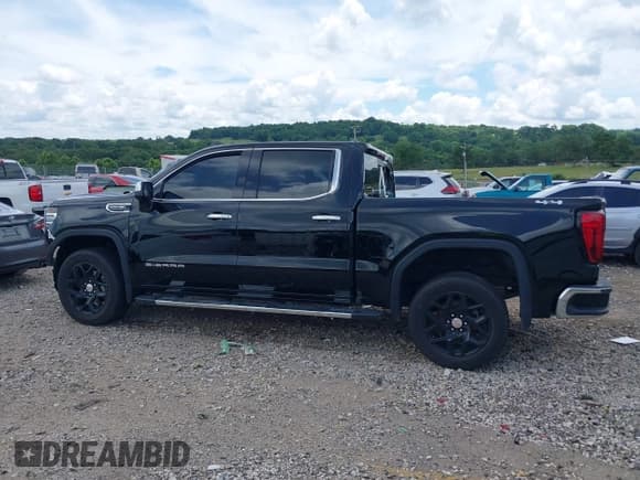 ✅ 2022 GMC Sierra 1500 SLT • VIN: 3GTUUDED3NG658066 • Лот: 42560099. Опубликован ранее на IAAI с пробегом 35 452 миль. Бесплатный доступ к архиву аукционных продаж из США и подробный отчёт об истории автомобиля на DreamBid. Изображение 15.