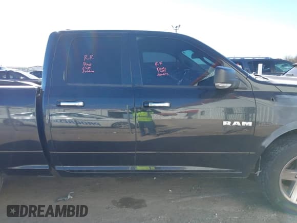 ✅ 2010 Dodge 1500 SLT • VIN: 1D7RB1GT5AS209737 • Lot: 41413982. Wystawiony na IAAI z przebiegiem 185 043 mil. Bezpłatny archiwum sprzedaży aukcyjnych z USA i szczegółowy raport historii pojazdu na DreamBid. Zdjęcie 14.