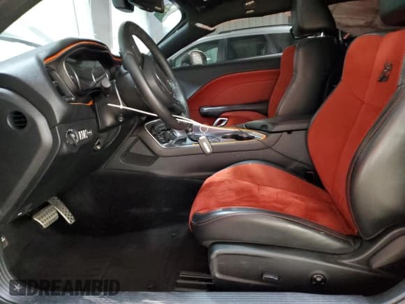 ✅ 2017 Dodge Challenger 392 Hemi Scat Pack Shaker • VIN: 2C3CDZFJ7HH587606 • Лот: 91419505. Опубликован ранее на Copart с пробегом 42 533 миль. Бесплатный доступ к архиву аукционных продаж из США и подробный отчёт об истории автомобиля на DreamBid. Изображение 7.