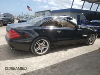 ✅ 2005 Mercedes-Benz SL 500 • VIN: WDBSK75F15F099908 • Лот: 81989035. Опубликован ранее на Copart с пробегом 82 485 миль. Бесплатный доступ к архиву аукционных продаж из США и подробный отчёт об истории автомобиля на DreamBid. Изображение 3.