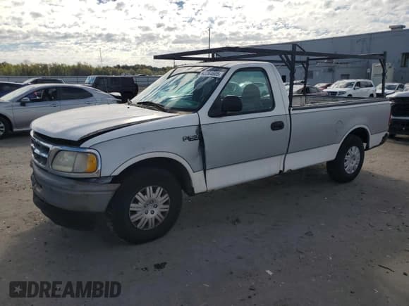 ✅ 1997 Ford F-150 • VIN: 1FTDF1727VNC20744 • Lot: 82264605. Wystawiony na Copart z przebiegiem 163 329 mil. Bezpłatny archiwum sprzedaży aukcyjnych z USA i szczegółowy raport historii pojazdu na DreamBid. Zdjęcie 1.