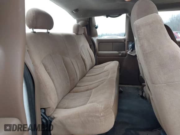 ✅ 2000 Chevrolet Silverado 2500 LS • VIN: 1GCGK29U5YE317569 • Lot: 41607650. Wystawiony na IAAI z przebiegiem 299 431 mil. Bezpłatny archiwum sprzedaży aukcyjnych z USA i szczegółowy raport historii pojazdu na DreamBid. Zdjęcie 8.