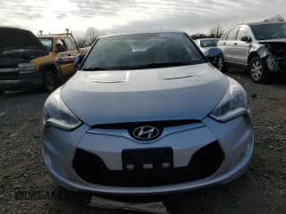 ✅ 2015 Hyundai Veloster • VIN: KMHTC6AD9FU230707 • Lot: 81276284. Wystawiony na Copart z przebiegiem 54 324 mil. Bezpłatny archiwum sprzedaży aukcyjnych z USA i szczegółowy raport historii pojazdu na DreamBid. Zdjęcie 5.
