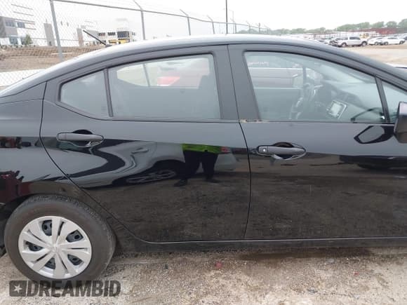 ✅ 2024 Nissan Versa S • VIN: 3N1CN8DV5RL899217 • Лот: 43102593. Опубликован ранее на IAAI с пробегом 15 738 миль. Бесплатный доступ к архиву аукционных продаж из США и подробный отчёт об истории автомобиля на DreamBid. Изображение 13.