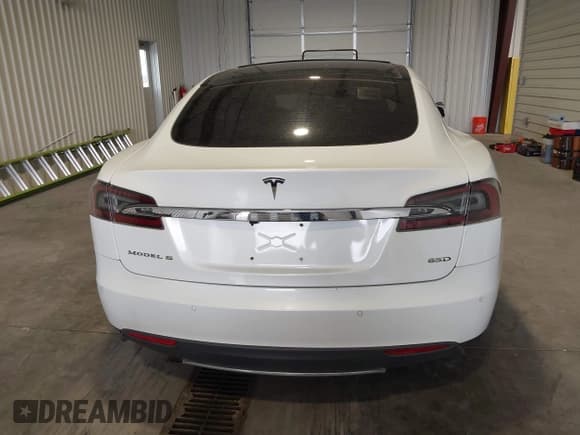 ✅ 2015 Tesla Model S 85D • VIN: 5YJSA1E27FF112701 • Lot: 43201175. Wystawiony na IAAI z przebiegiem 145 654 mil. Bezpłatny archiwum sprzedaży aukcyjnych z USA i szczegółowy raport historii pojazdu na DreamBid. Zdjęcie 16.