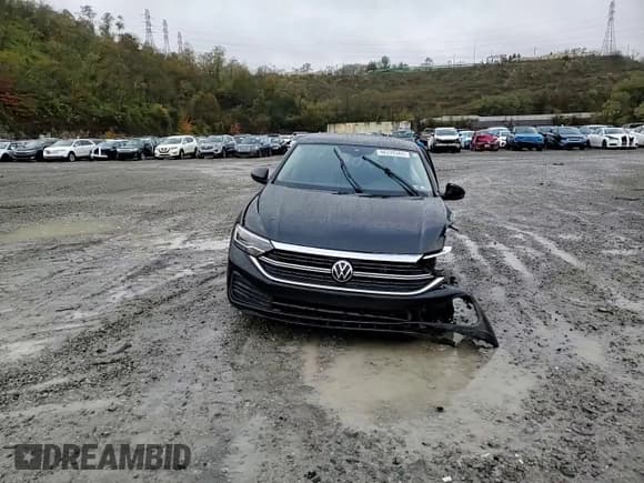 ✅ 2024 Volkswagen Jetta SE • VIN: 3VW7M7BU2RM096684 • Lot: 90370365. Listed on Copart with 27,808 mi. Free auction sales archive from the USA and detailed vehicle history report at DreamBid. Image 13.