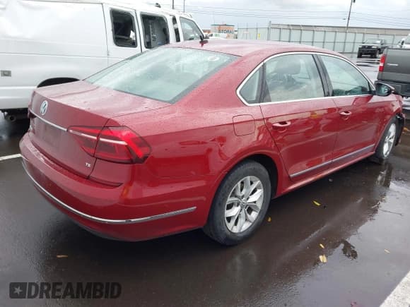 ✅ 2017 Volkswagen Passat S • VIN: 1VWAT7A39HC049038 • Лот: 43634520. Опубликован ранее на IAAI с пробегом 75 547 миль. Бесплатный доступ к архиву аукционных продаж из США и подробный отчёт об истории автомобиля на DreamBid. Изображение 4.