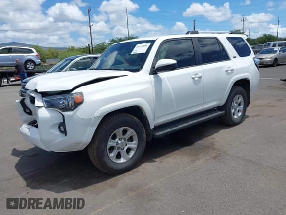 ✅ 2021 Toyota 4Runner SR5 • VIN: JTEMU5JR3M5944752 • Lot: 42174806. Listed on IAAI with 31,838 mi. Free auction sales archive from the USA and detailed vehicle history report at DreamBid. Image 2.