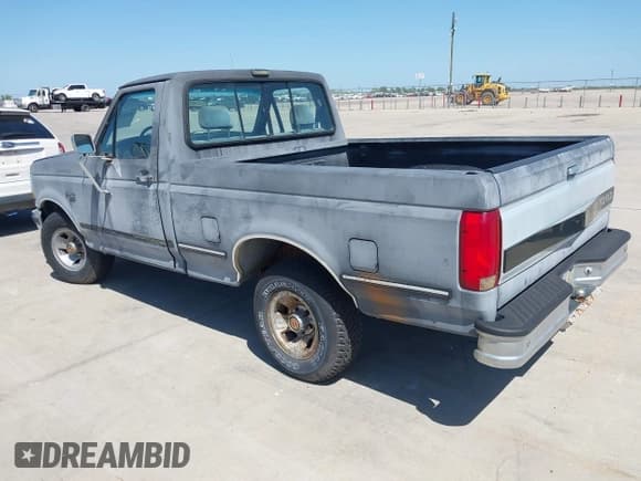 ✅ 1992 Ford F-150 • VIN: 2FTDF15N5NCA21243 • Lot: 42011090. Wystawiony na IAAI z przebiegiem Nie podano. Bezpłatny archiwum sprzedaży aukcyjnych z USA i szczegółowy raport historii pojazdu na DreamBid. Zdjęcie 3.