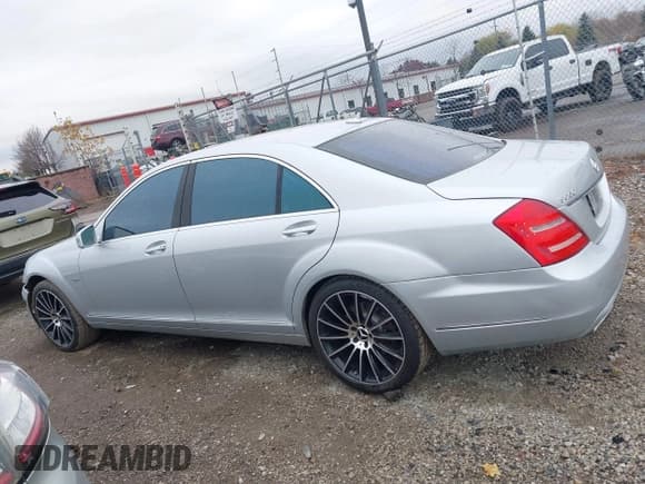 ✅ 2012 Mercedes-Benz S 550 • VIN: WDDNG7DBXCA428412 • Lot: 43624782. Listed on IAAI with 169,705 mi. Free auction sales archive from the USA and detailed vehicle history report at DreamBid. Image 14.