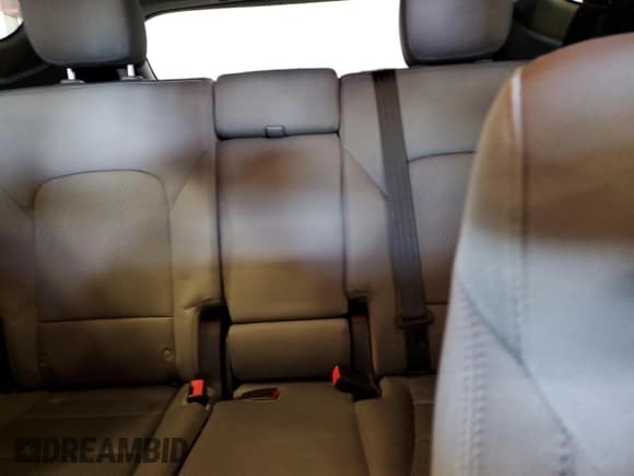 ✅ 2018 Hyundai Santa Fe 2.4L • VIN: 5XYZUDLB6JG528556 • Лот: 91180075. Опубликован ранее на Copart с пробегом 87 693 миль. Бесплатный доступ к архиву аукционных продаж из США и подробный отчёт об истории автомобиля на DreamBid. Изображение 10.