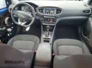 ✅ 2018 Hyundai Ioniq Blue • VIN: KMHC65LCXJU063675 • Лот: 83433294. Опубликован ранее на Copart с пробегом 296 462 миль. Бесплатный доступ к архиву аукционных продаж из США и подробный отчёт об истории автомобиля на DreamBid. Изображение 8.