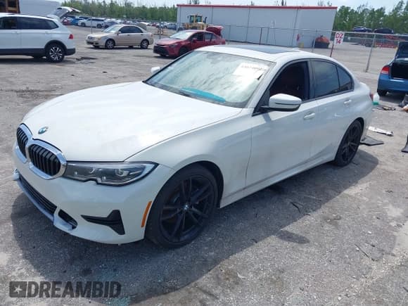 ✅ 2022 BMW 3 Series 330i • VIN: 3MW5R1J09N8C29531 • Lot: 43074092. Wystawiony na IAAI z przebiegiem 39 427 mil. Bezpłatny archiwum sprzedaży aukcyjnych z USA i szczegółowy raport historii pojazdu na DreamBid. Zdjęcie 2.