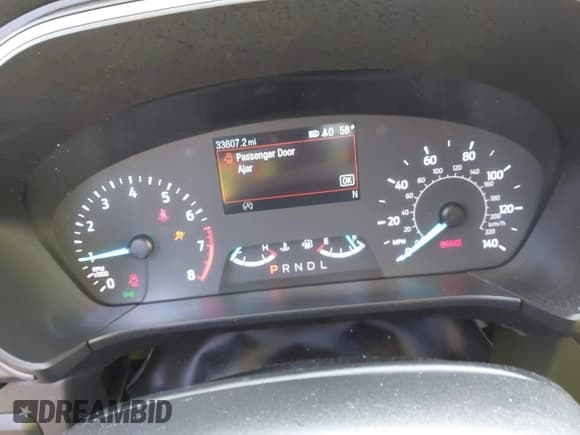 ✅ 2022 Ford Escape S • VIN: 1FMCU0F65NUA27557 • Lot: 42060587. Wystawiony na IAAI z przebiegiem 33 607 mil. Bezpłatny archiwum sprzedaży aukcyjnych z USA i szczegółowy raport historii pojazdu na DreamBid. Zdjęcie 7.