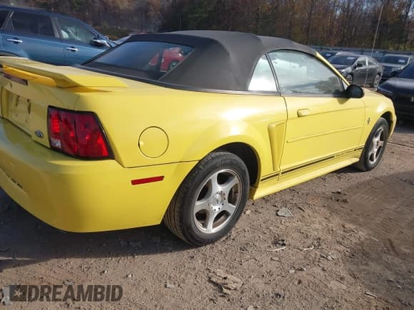 ✅ 2003 Ford Mustang Deluxe • VIN: 1FAFP44433F383417 • Lot: 43673593. Listed on IAAI with 40,754 mi. Free auction sales archive from the USA and detailed vehicle history report at DreamBid. Image 4.