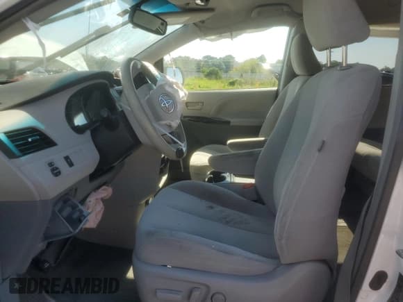 ✅ 2014 Toyota Sienna LE AAS • VIN: 5TDKK3DC5ES480016 • Lot: 70772115. Listed on Copart with 164,920 mi. Free auction sales archive from the USA and detailed vehicle history report at DreamBid. Image 7.