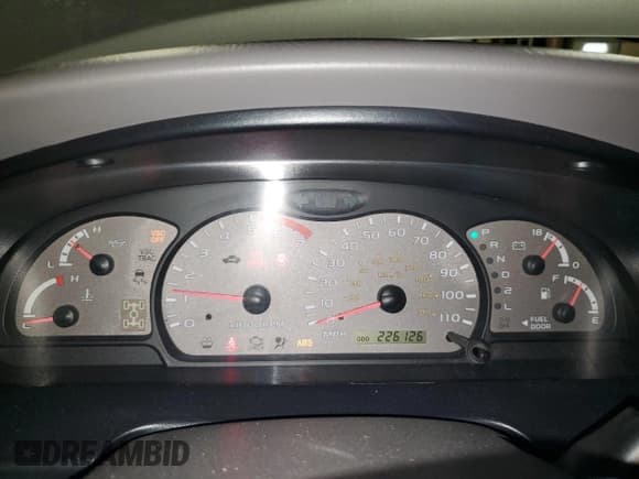 ✅ 2002 Toyota Sequoia Limited • VIN: 5TDBT48A82S108645 • Lot: 93784225. Wystawiony na Copart z przebiegiem 226 126 mil. Bezpłatny archiwum sprzedaży aukcyjnych z USA i szczegółowy raport historii pojazdu na DreamBid. Zdjęcie 9.