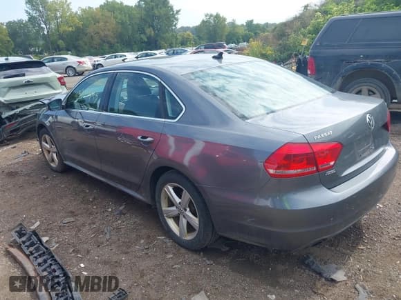 ✅ 2013 Volkswagen Passat SE • VIN: 1VWBH7A39DC079978 • Lot: 43247943. Listed on IAAI with 228,514 mi. Free auction sales archive from the USA and detailed vehicle history report at DreamBid. Image 3.