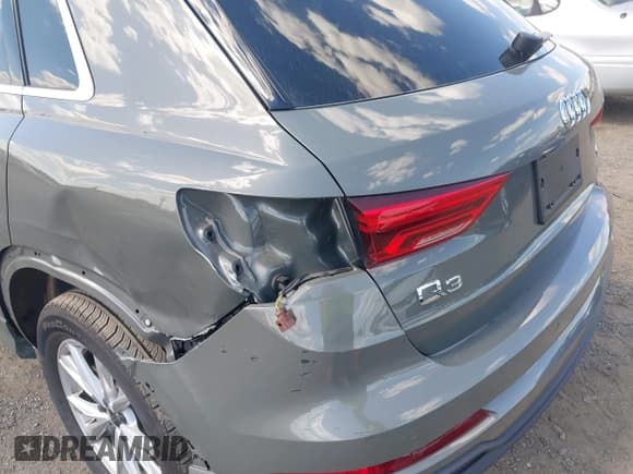 ✅ 2025 Audi Q3 S line Premium • VIN: WA1DECF39S1057116 • Lot: 43202256. Wystawiony na IAAI z przebiegiem 16 195 mil. Bezpłatny archiwum sprzedaży aukcyjnych z USA i szczegółowy raport historii pojazdu na DreamBid. Zdjęcie 6.