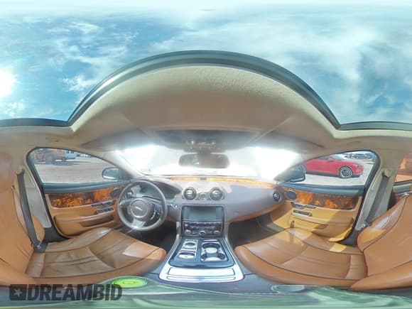 ✅ 2016 Jaguar XJ Portfolio • VIN: SAJWA2G79G8V99001 • Lot: 81802785. Wystawiony na Copart z przebiegiem 68 159 mil. Bezpłatny archiwum sprzedaży aukcyjnych z USA i szczegółowy raport historii pojazdu na DreamBid. Zdjęcie 14.