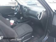 ✅ 2022 Kia Soul LX • VIN: KNDJ23AU1N7827425 • Lot: 42892548. Wystawiony na IAAI z przebiegiem 114 340 mil. Bezpłatny archiwum sprzedaży aukcyjnych z USA i szczegółowy raport historii pojazdu na DreamBid. Zdjęcie 5.