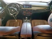 ✅ 2017 BMW X5 sDrive35i • VIN: 5UXKR2C56H0U18655 • Lot: 91474075. Wystawiony na Copart z przebiegiem 168 107 mil. Bezpłatny archiwum sprzedaży aukcyjnych z USA i szczegółowy raport historii pojazdu na DreamBid. Zdjęcie 8.