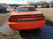 ✅ 2009 Dodge Challenger SRT-8 • VIN: 2B3LJ74W09H563075 • Lot: 76766354. Wystawiony na Copart z przebiegiem 75 047 mil. Bezpłatny archiwum sprzedaży aukcyjnych z USA i szczegółowy raport historii pojazdu na DreamBid. Zdjęcie 6.