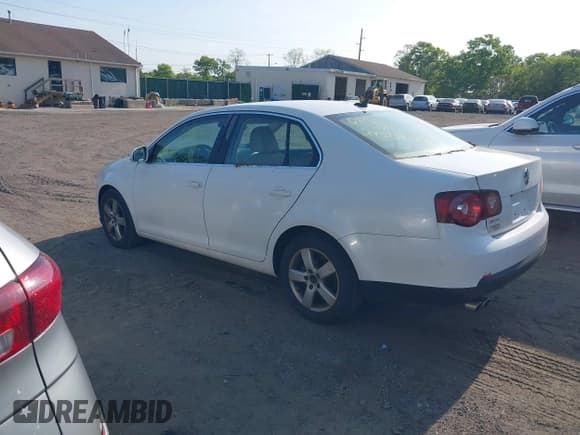 ✅ 2009 Volkswagen Jetta SE • VIN: 3VWRM71K59M088183 • Lot: 39477574. Listed on IAAI with Not provided. Free auction sales archive from the USA and detailed vehicle history report at DreamBid. Image 3.