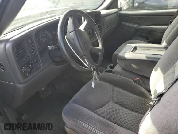 ✅ 2006 Chevrolet Silverado 1500 LS • VIN: 2GCEK19B561266573 • Lot: 71420804. Wystawiony na Copart z przebiegiem 153 471 mil mil. Skorzystaj z bezpłatnego archiwum sprzedaży aukcyjnych z USA i zobacz szczegółowy raport historii pojazdu na DreamBid. Zdjęcie 7.