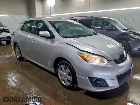 ✅ 2009 Toyota Matrix S • VIN: 2T1KE40E39C010134 • Лот: 93618575. Опубликован ранее на Copart с пробегом 138 107 миль. Бесплатный доступ к архиву аукционных продаж из США и подробный отчёт об истории автомобиля на DreamBid. Изображение 4.