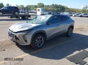 ✅ 2025 Chevrolet Trax LT • VIN: KL77LHEP7SC209700 • Лот: 43384513. Опубликован ранее на IAAI с пробегом 3 139 миль. Бесплатный доступ к архиву аукционных продаж из США и подробный отчёт об истории автомобиля на DreamBid. Изображение 2.