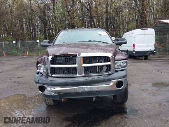 2004 Dodge 3500 ST z VIN 3D7LU38C44G208973, wystawiony jako IAAI lot #41966078 z przebiegiem 268 093 mil mil oraz . Historia ofert i sprzedaży dostępna na DreamBid. Obrazek 12.