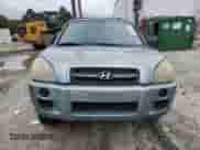 2005 Hyundai Tucson GL z VIN KM8JM12B65U184708, wystawiony jako Copart lot #73351044 z przebiegiem 209 563 mil mil oraz Szkoda całkowita • Salvage title. Historia ofert i sprzedaży dostępna na DreamBid. Obrazek 5.