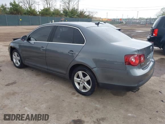 ✅ 2008 Volkswagen Jetta SE • VIN: 3VWRM71K18M135790 • Lot: 42165888. Wystawiony na IAAI z przebiegiem 147 523 mil. Bezpłatny archiwum sprzedaży aukcyjnych z USA i szczegółowy raport historii pojazdu na DreamBid. Zdjęcie 3.