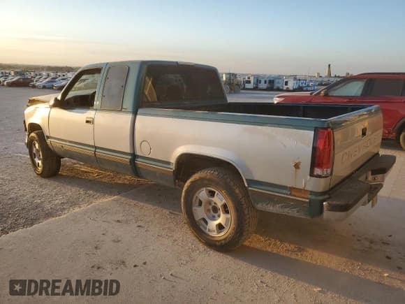 ✅ 1997 Chevrolet Silverado 1500 • VIN: 1GCEK19R9VE197820 • Лот: 84001185. Опубликован ранее на Copart с пробегом 193 957 миль. Бесплатный доступ к архиву аукционных продаж из США и подробный отчёт об истории автомобиля на DreamBid. Изображение 2.