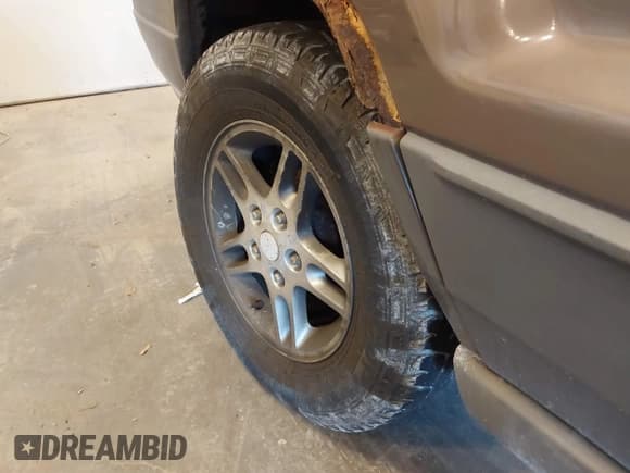 ✅ 2002 Jeep Grand Cherokee Laredo • VIN: 1J4GW48S82C110008 • Lot: 43538286. Listed on IAAI with 262,351 mi. Free auction sales archive from the USA and detailed vehicle history report at DreamBid. Image 6.