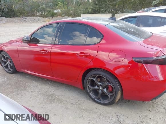 ✅ 2021 Alfa Romeo Giulia Ti • VIN: ZARFAMBN9M7640105 • Lot: 43119984. Wystawiony na IAAI z przebiegiem 53 893 mil. Bezpłatny archiwum sprzedaży aukcyjnych z USA i szczegółowy raport historii pojazdu na DreamBid. Zdjęcie 14.