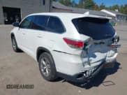 ✅ 2015 Toyota Highlander LE Plus • VIN: 5TDBKRFH0FS200113 • Lot: 43378604. Wystawiony na IAAI z przebiegiem 183 761 mil. Bezpłatny archiwum sprzedaży aukcyjnych z USA i szczegółowy raport historii pojazdu na DreamBid. Zdjęcie 3.
