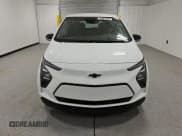 ✅ 2023 Chevrolet Bolt EV 1LT • VIN: 1G1FW6S00P4196865 • Lot: 48795295. Wystawiony na Copart z przebiegiem 20 690 mil. Bezpłatny archiwum sprzedaży aukcyjnych z USA i szczegółowy raport historii pojazdu na DreamBid. Zdjęcie 5.