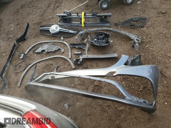 ✅ 2017 Mercedes-Benz GLE 63 S AMG • VIN: 4JGED7FB9HA056189 • Lot: 85035304. Wystawiony na Copart z przebiegiem 82 664 mil. Bezpłatny archiwum sprzedaży aukcyjnych z USA i szczegółowy raport historii pojazdu na DreamBid. Zdjęcie 12.