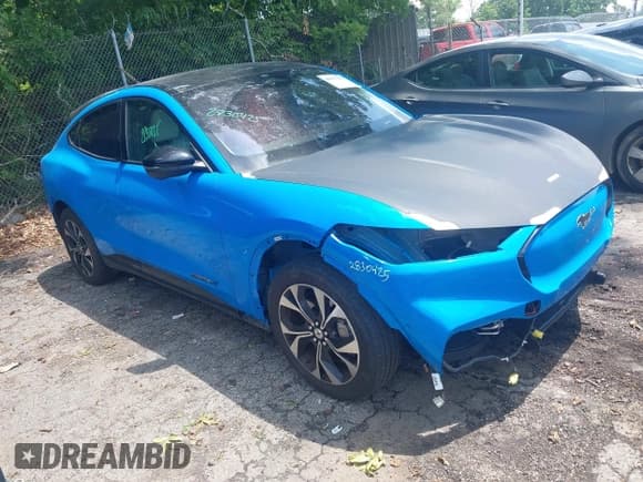 ✅ 2022 Ford Mustang Mach-E Premium • VIN: 3FMTK3R77NMA28340 • Lot: 42233063. Listed on IAAI with 22,893 mi. Free auction sales archive from the USA and detailed vehicle history report at DreamBid. Image 1.